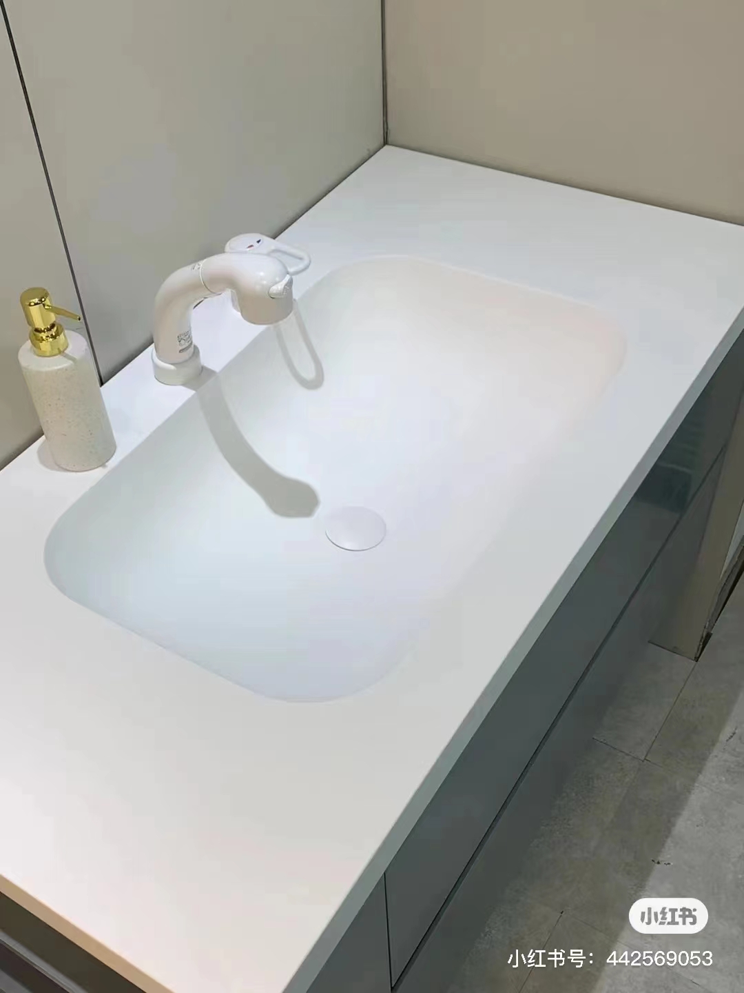 đá thiêu kết được đánh bóng bằng đá cẩm thạch Vanity Top cho bồn rửa tàu