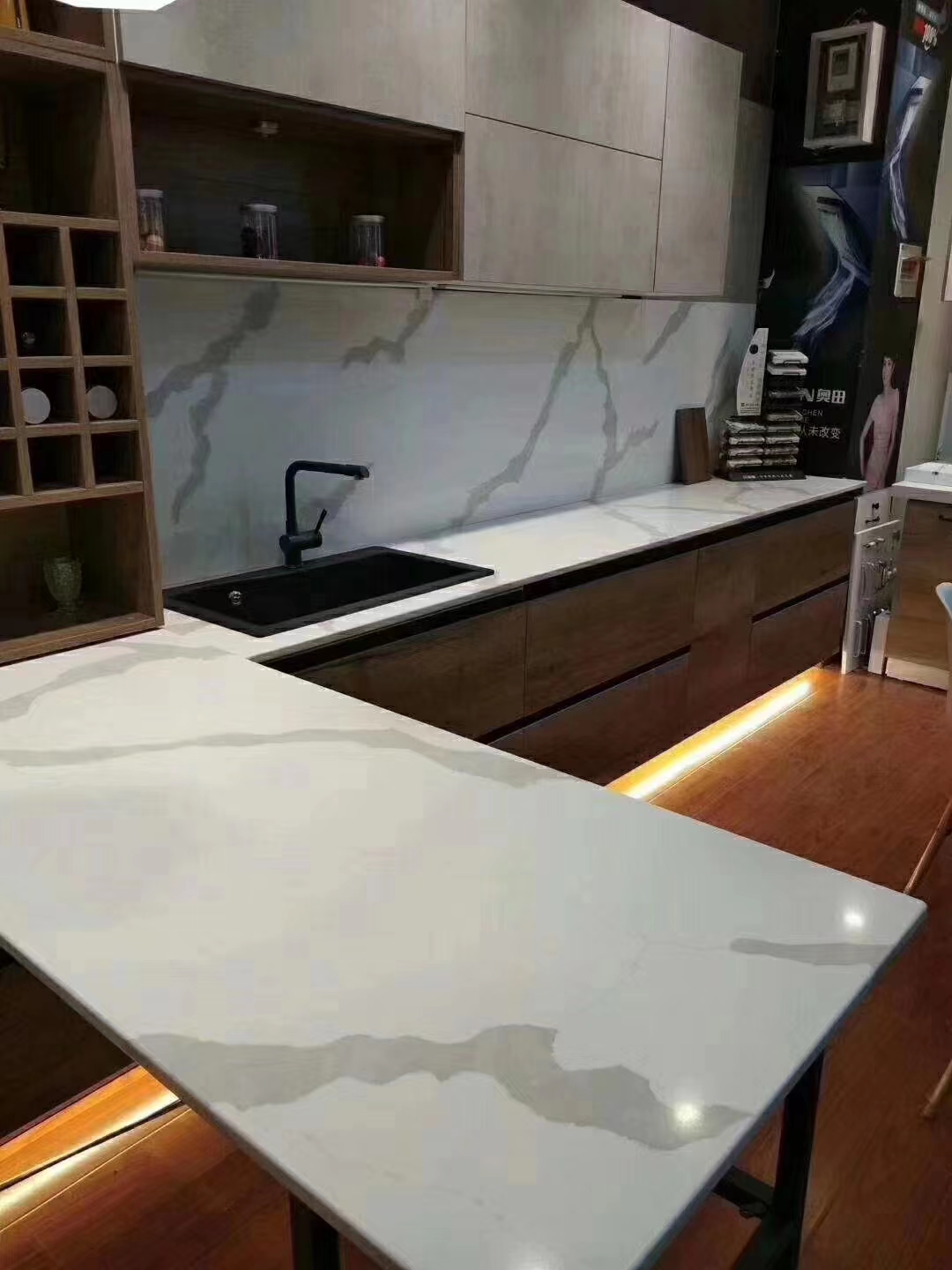 Mặt bàn bếp bằng sứ Solid Surface